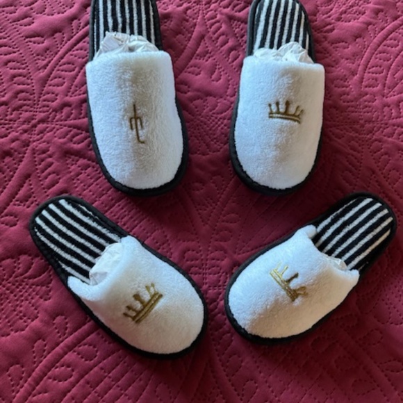 Luxury Childs slippers, small, NEW, white - Picture 7 of 7